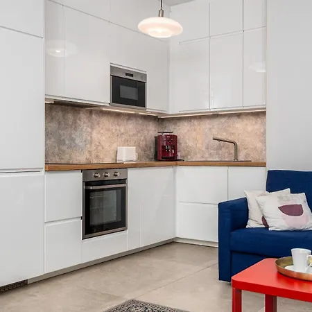 Aleja Rzeczypospolitej, Sun & Snow * Warschau