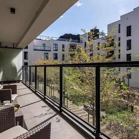 Aleja Rzeczypospolitej, Sun&snow