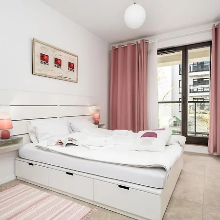 Aleja Rzeczypospolitej, Sun & Snow *