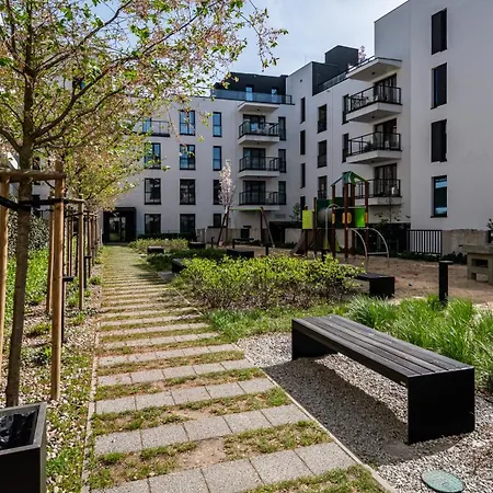 Aleja Rzeczypospolitej, Sun & Snow