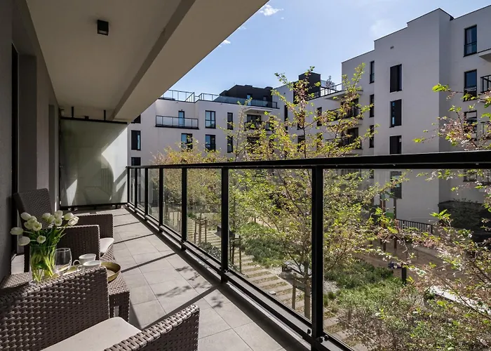 Aleja Rzeczypospolitej, Sun & Snow