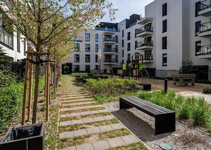 Aleja Rzeczypospolitej, Sun & Snow