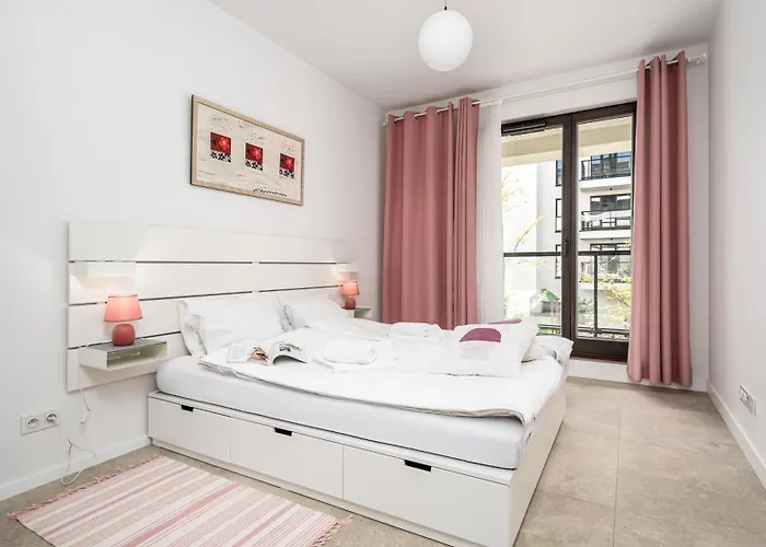 Aleja Rzeczypospolitej, Sun & Snow *